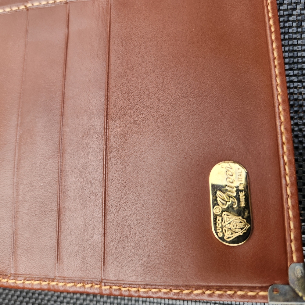 GUCCI Brown Leather GG Logo Checkbook and credit card cover Wallet - Picture 6 of 16
